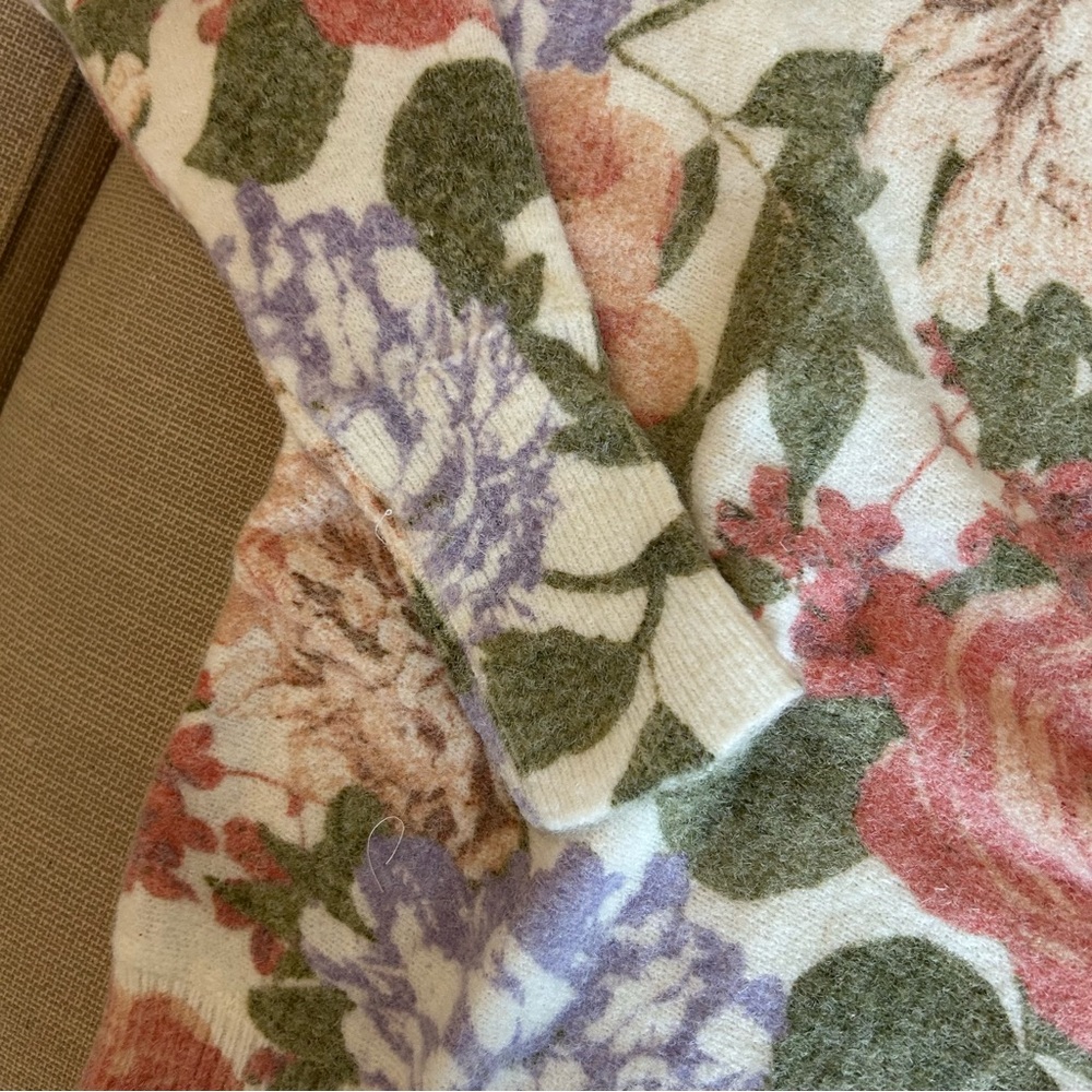 ✨ SALE✨ Joie Floral Print Crew Neckline Sweater French Knit Small - Picture 4 of 6